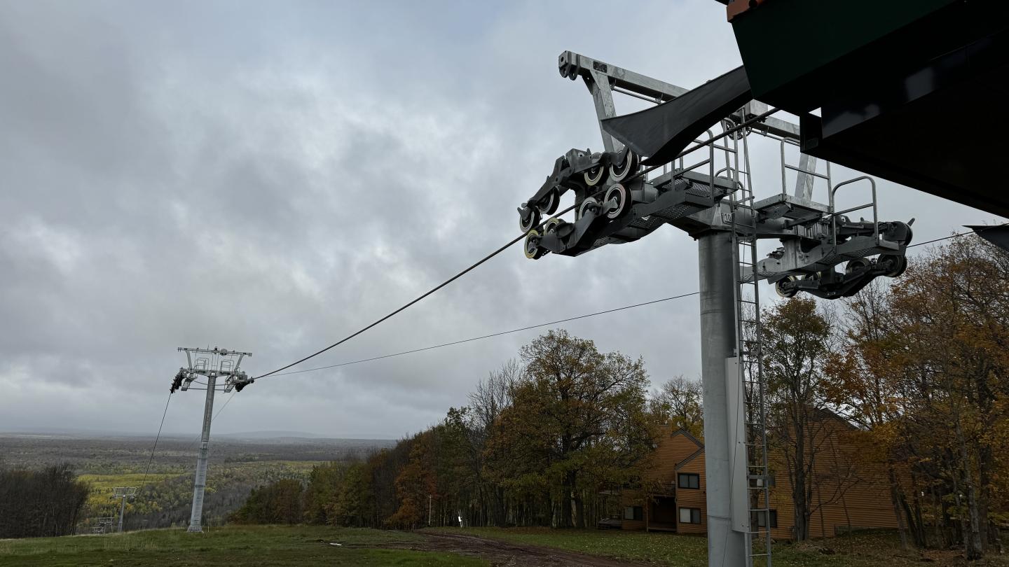 Haul rope half way around the lift