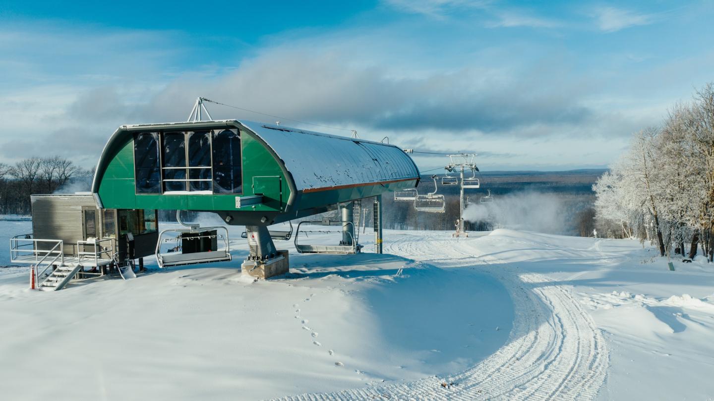 Snowy Voyageur Express Chairlift