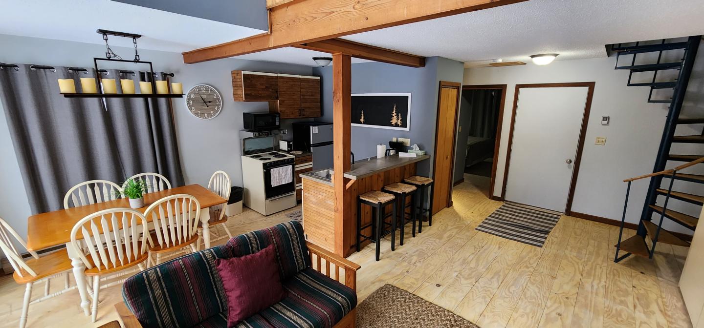 Bearcreek 2 Bedroom Livingroom